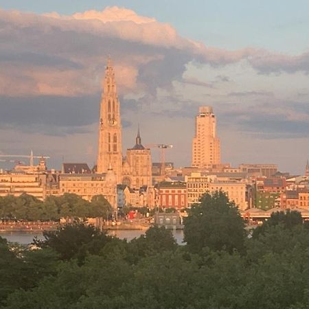 Apartment Linkerover- City Centre & Cathedral View Anversa Esterno foto