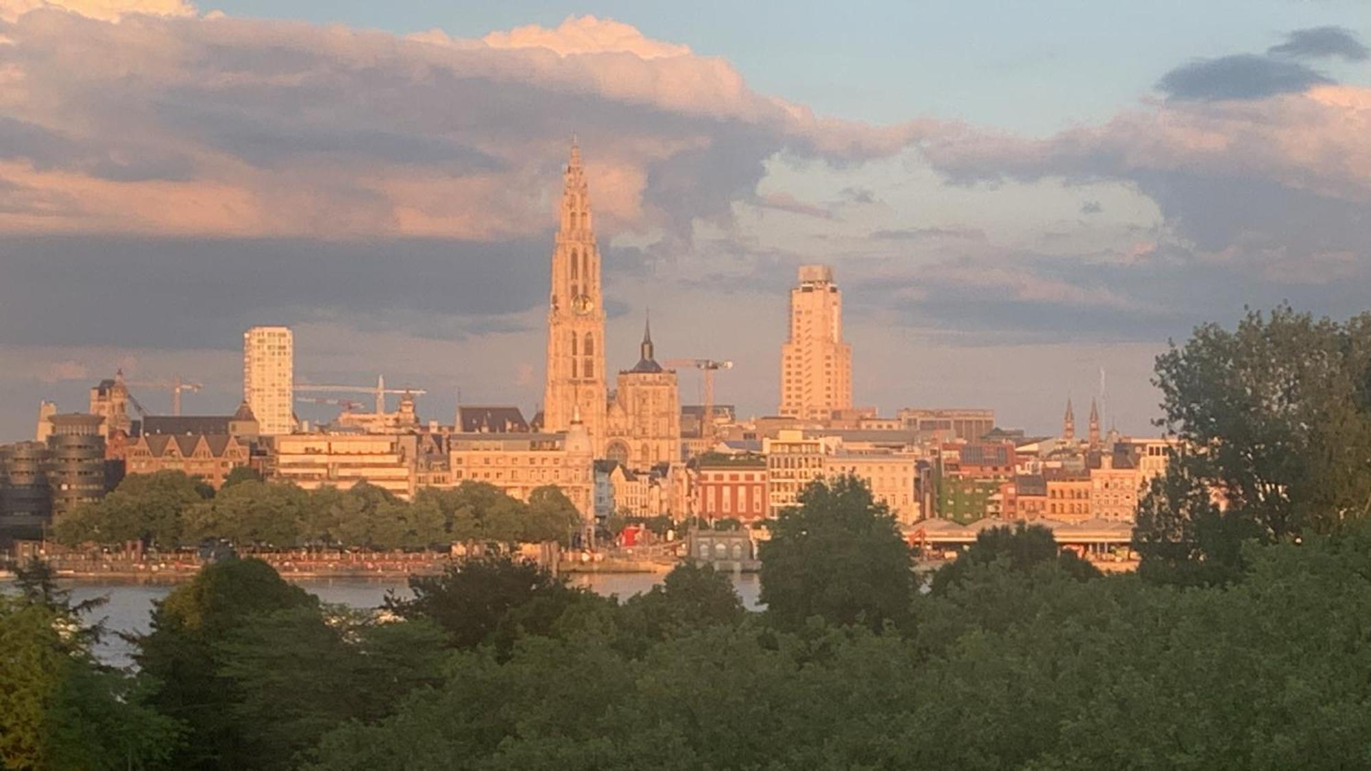 Apartment Linkerover- City Centre & Cathedral View Anversa Esterno foto